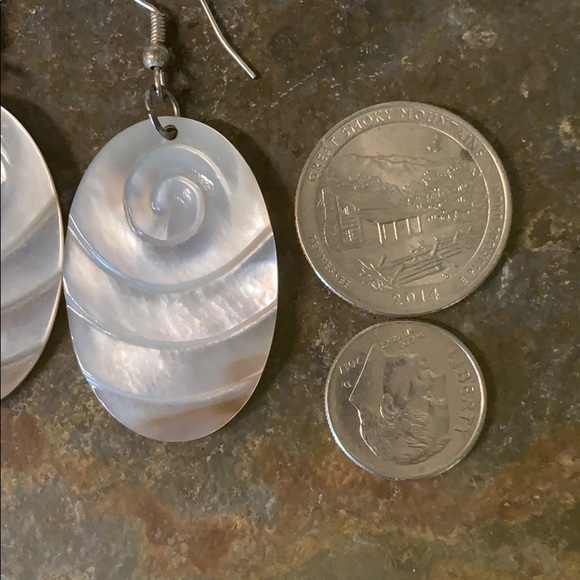 Shell earrings - Picture 2 of 3